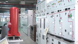 In Tianan: Vitrine für Geräte- und Werkzeugaufbewahrung