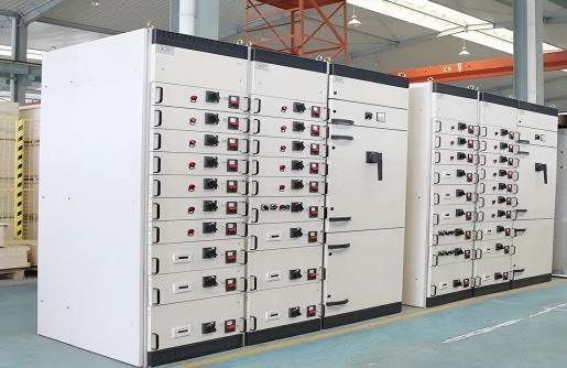 Niederspannungsschaltanlage für 4000-A-Elektrosysteme mit einem Spannungsbereich von 690 V bis 1000 V und IEC61439-2-Zertifizierung